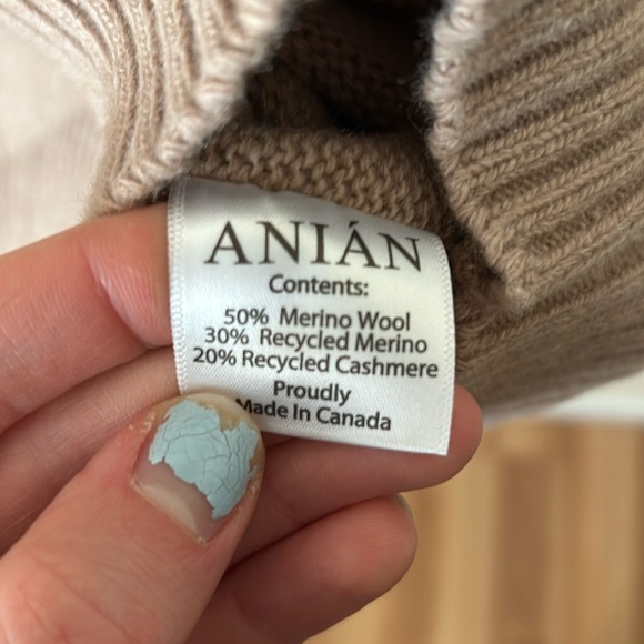 Anián Cashmino Crewneck in Quartz - Picture 11 of 11